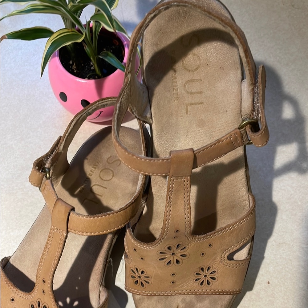 Soul Naturalizer Women's Tan Sandals